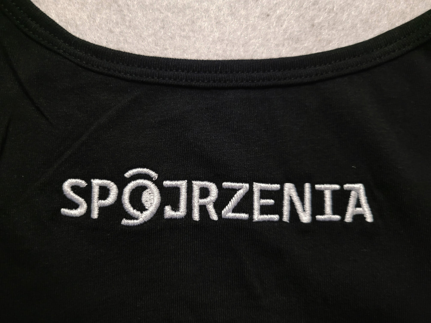 Koszulka Spojrzenia z haftem